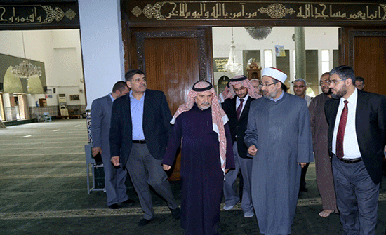 الانتهاء من  فرش أرضية مسجد الجامعة الأردنية