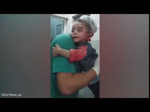 فيديو يكسر القلوب ويبكي الرجال لطفل يتشبث بممرض في حلب فيديو يكسر القلوب ويبكي الرجال لطفل يتشبث بممرض في حلب