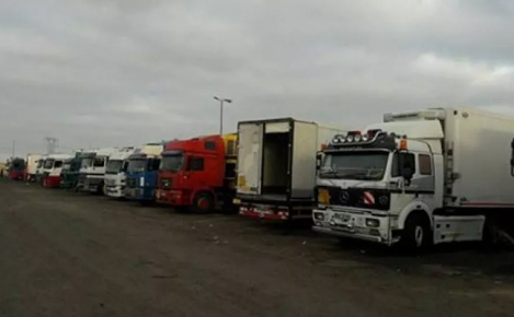 70 شاحنة أردنية محجوزة في مصر