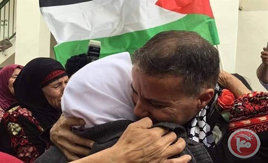 صورة : 30 عاما من الاعتقال- الاسير سرساوي يتنفس الحرية صورة : 30 عاما من الاعتقال- الاسير سرساوي يتنفس الحرية