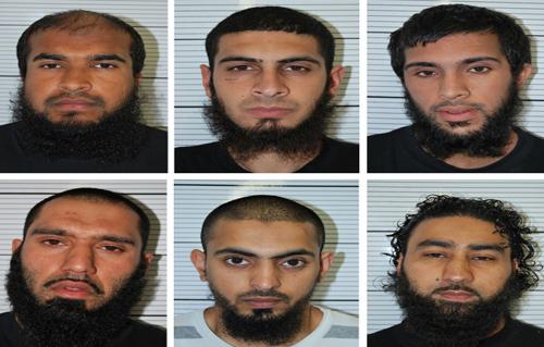 ستة رجال يعترفون بالتخطيط لتفجير مسيرة لرابطة يمينية معادية للإسلام في بريطانيا ستة رجال يعترفون بالتخطيط لتفجير مسيرة لرابطة يمينية معادية للإسلام في بريطانيا