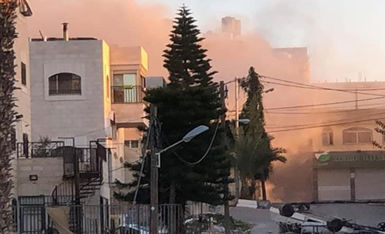 بالفيديو 56 اصابة - الاحتلال يفجر منزل عائلة ابوحميد في الضفة