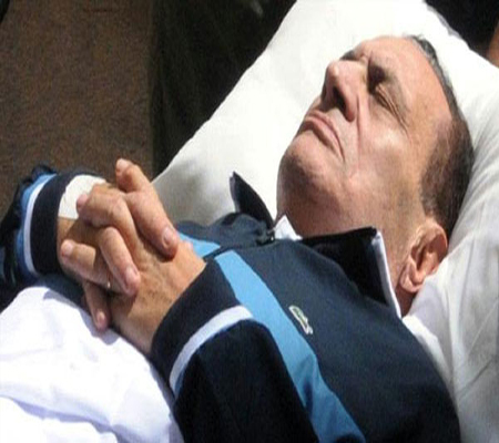 مبارك يعود إلى المحكمة عبر هليكوبتر مبارك يعود إلى المحكمة عبر هليكوبتر