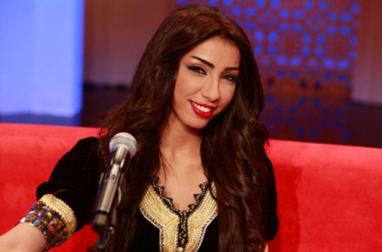 دنيا بطمة تهدي خطيبها سيارة على الهواء وتؤكد: أتخانق مع إبنته دنيا بطمة تهدي خطيبها سيارة على الهواء وتؤكد: أتخانق مع إبنته
