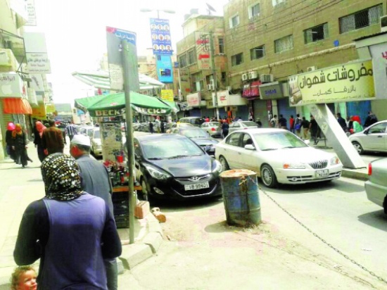 مصادرة بسطات تعتدي على الارصفة بالزرقاء