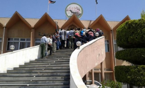 موظفو "اليرموك" يعتصمون للمطالبة بحقوقهم