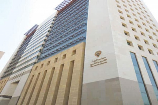 فتوى “كويتية” تجيز التشبه بالنساء تشعل مواقع التواصل الاجتماعي.. وسجال بين النشطاء المؤيدين والرافضين فتوى “كويتية” تجيز التشبه بالنساء تشعل مواقع التواصل الاجتماعي.. وسجال بين النشطاء المؤيدين والرافضين