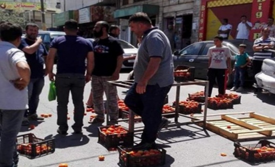 بالصور : مواطن يغلق شارعاً في المزار الشمالي بالبندورة بالصور : مواطن يغلق شارعاً في المزار الشمالي بالبندورة