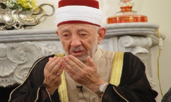 عشرات "القومجيين والبعثيين" الأردنيين يؤمون السفارة السورية للعزاء بمقتل البوطي عشرات "القومجيين والبعثيين" الأردنيين يؤمون السفارة السورية للعزاء بمقتل البوطي
