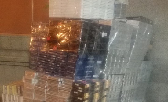 بالصور : احباط تهريب سجائر و مشروبات كحولية و بضائع مختلفة بالصور : احباط تهريب سجائر و مشروبات كحولية و بضائع مختلفة