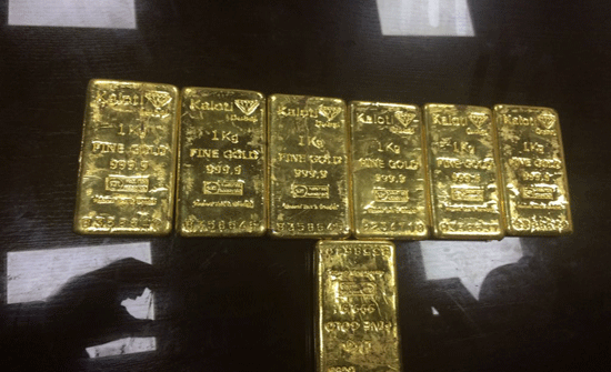 إحباط تهريب سبائك واونصات ذهبية إحباط تهريب سبائك واونصات ذهبية