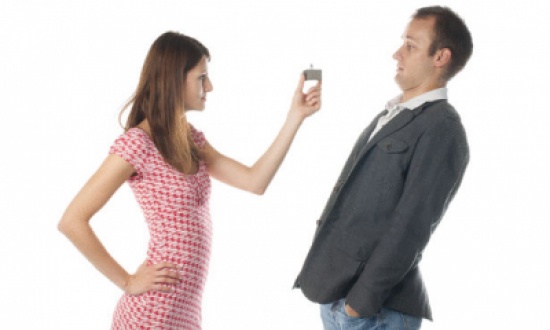 مصرية تطلب يد زميلها بطريقة غريبة