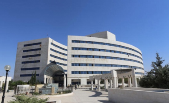 ادارة الازمات تجري تمرينا وهميا لنقل مصابين واستقبالهم بمستشفى حمزة ادارة الازمات تجري تمرينا وهميا لنقل مصابين واستقبالهم بمستشفى حمزة