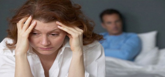 خلعت زوجها لأنه ينادى على حبيباته أثناء نومه