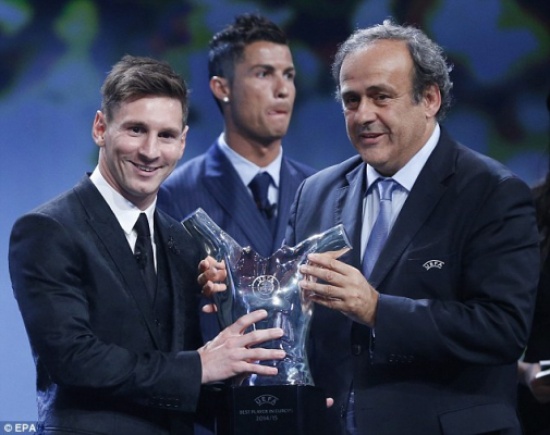 جائزة افضل لاعب في أوروبا تنعش معنويات ميسي قبل العودة لصفوف الارجنتين جائزة افضل لاعب في أوروبا تنعش معنويات ميسي قبل العودة لصفوف الارجنتين