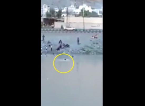 فيديو| زوجة تصوّر لحظة غرق زوجها بحضور أمّه !