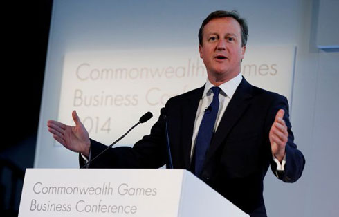 كامرون يرفض التدخل ويشيد بقرار اوباما بشأن العراق