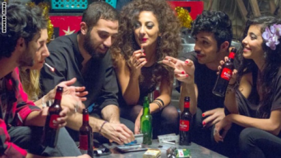 لماذا واجهت مخرجة هذا الفيلم الفلسطيني “بر.بحر” تهديدات بالقتل وحملات مقاطعة؟ لماذا واجهت مخرجة هذا الفيلم الفلسطيني “بر.بحر” تهديدات بالقتل وحملات مقاطعة؟