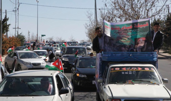 مسيرة مركبات تاييدا للاجهزة الامنية في ملاحقة الخارجين عن القانون مسيرة مركبات تاييدا للاجهزة الامنية في ملاحقة الخارجين عن القانون