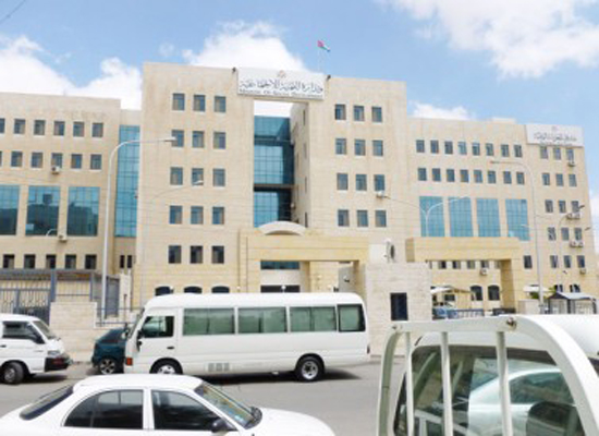 جرش : أب مريض نفسياً يسلم أولاده الـ " 9 " المعاقين عقلياً للتنمية جرش : أب مريض نفسياً يسلم أولاده الـ " 9 " المعاقين عقلياً للتنمية