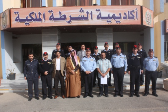 تخريج دورتي أصول القبض والتفتيش وإدارة الموارد البشرية للضباط تخريج دورتي أصول القبض والتفتيش وإدارة الموارد البشرية للضباط
