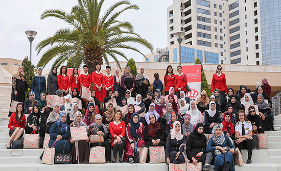 الملكية الأردنية تكرم 100 سيدة بمناسبة يوم الأم بمركز هيا الثقافي الملكية الأردنية تكرم 100 سيدة بمناسبة يوم الأم بمركز هيا الثقافي