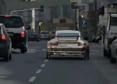 سيارة من الكرتون