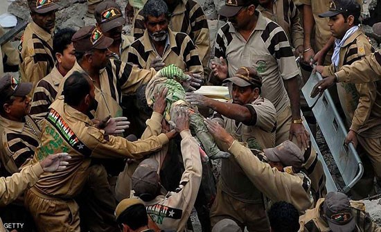 انهيار مبنى في نيودلهي والسلطات تبحث عن ناجين