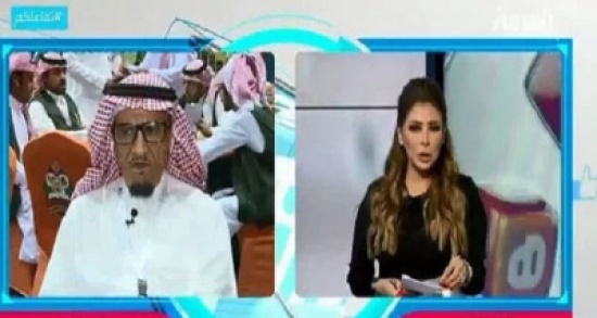 الثمانيني أبو صالح يضع مذيعة العربية في موقف محرج.. شاهد: ماذا فعل حينما سمع الأذان وهو على الهواء! الثمانيني أبو صالح يضع مذيعة العربية في موقف محرج.. شاهد: ماذا فعل حينما سمع الأذان وهو على الهواء!