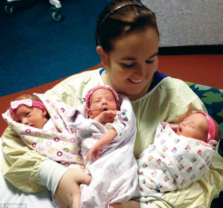 يستعينان بالوشم لتمييز توائمهما!