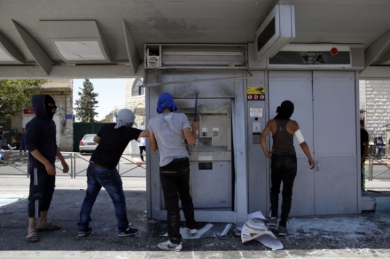 خسائر فادحة لقطاع القطارات في القدس بسبب “شبان الحجارة”