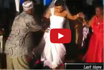 "بالفيديو" أغرب تقاليد الزواج.. مشي العروس على ظهور العوانس