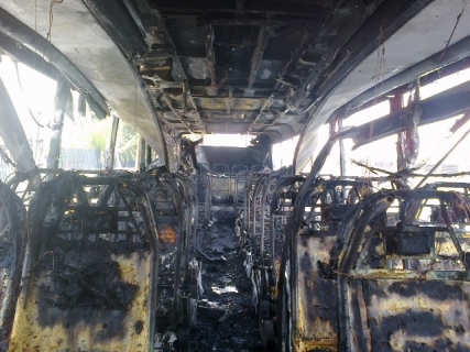 احتراق باص بالقرب من جسر ماركا