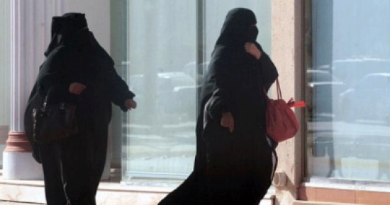 السجن لسعوديتين "سلّطتا" كندية على زوجها السجن لسعوديتين "سلّطتا" كندية على زوجها