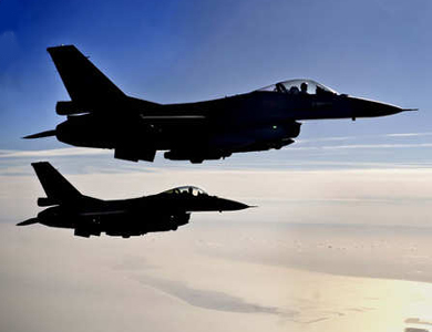 طائراتان روسيتان تتحرشان بسفينة حربية كندية في البحر الأسود