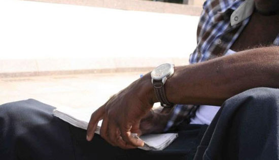 لماذا نرتدي الساعة في اليد اليسرى؟!