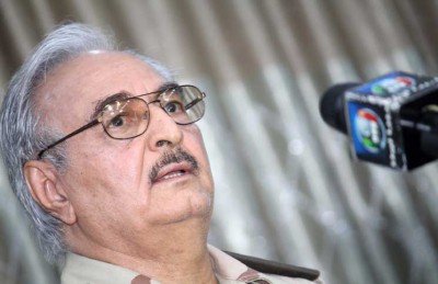 حفتر يطالب رئيس الوزراء الإيطالي إقناع المجتمع الدولي برفع حظر السلاح حفتر يطالب رئيس الوزراء الإيطالي إقناع المجتمع الدولي برفع حظر السلاح