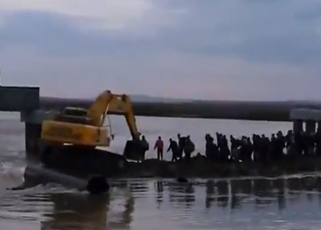 كيف يقطع الروس النهر