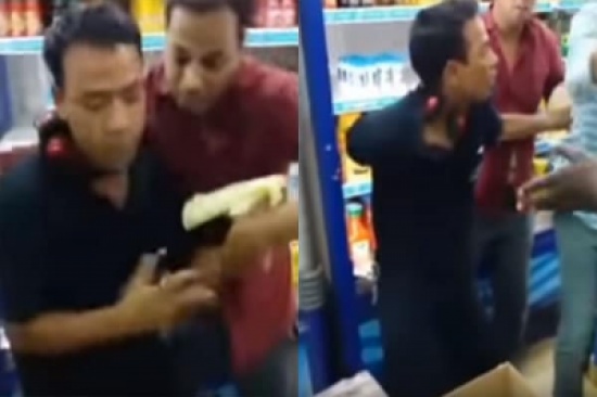 بالفيديو: عمال ينهالون بالضرب على مندوب شركة ألبان بعد سرقة “كرز دخان”