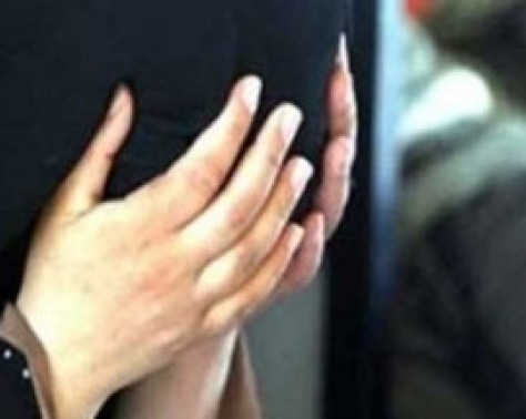 تفاصيل مقتل سيدة طعناً على يد ابنتها في الهاشمي ... تفاصيل مقتل سيدة طعناً على يد ابنتها في الهاشمي ...