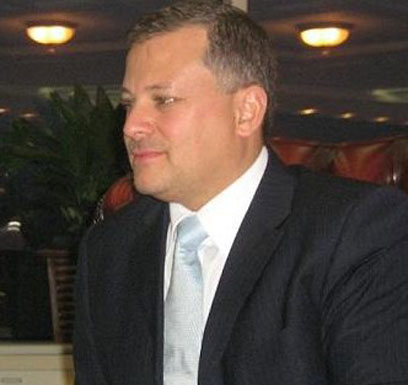 اتفاقية لتشغيل احد فروع متاجر سناكس في مجمع الملك حسين للأعمال