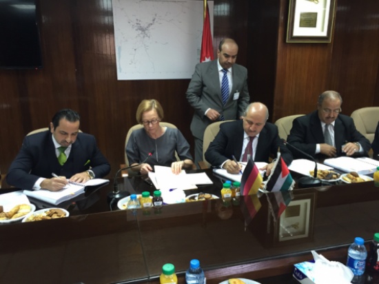 الناصر: اتفاقيات جديدة لتنفيذ مشاريع مياه وصرف صحي بقيمة 32 مليون