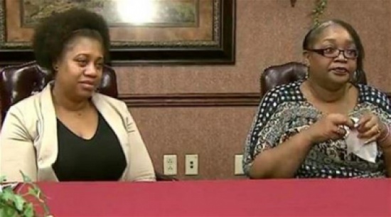 بحثت عن والدتها الحقيقية فاكتشفت أنها زميلتها في العمل