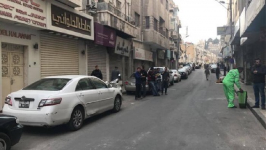 بالصور / عمان : اصحاب محلات يضربون عن العمل في شارع بسمان بالصور / عمان : اصحاب محلات يضربون عن العمل في شارع بسمان