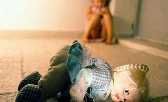 مستغلين صغر سنها..شابان يهتكان عرض طفلة في عمان