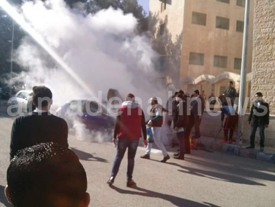 بالصور : سيارة تحترق وهي تسير داخل جامعة اليرموك ... والسائقة تهرب بالصور : سيارة تحترق وهي تسير داخل جامعة اليرموك ... والسائقة تهرب