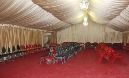 اهل متوفي في الزرقاء يغلقون بيت العزاء للمطالبة بمعرفة القاتل