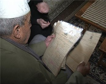 فلسطين : 66 عاما والحاج حسن ما يزال ينتظر زراعة أرضه فلسطين : 66 عاما والحاج حسن ما يزال ينتظر زراعة أرضه
