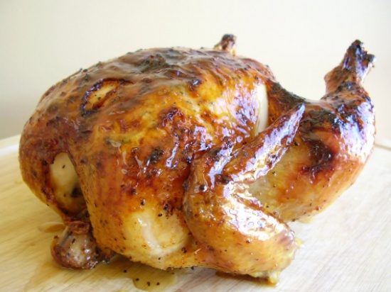 ضبط امرأة تحاول تهريب مجوهرات داخل دجاج مشوي