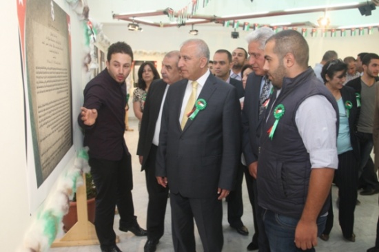 جدارية ولوحات فنية وغنائية في احتفال الجامعة الأردنية بعيد الإستقلال